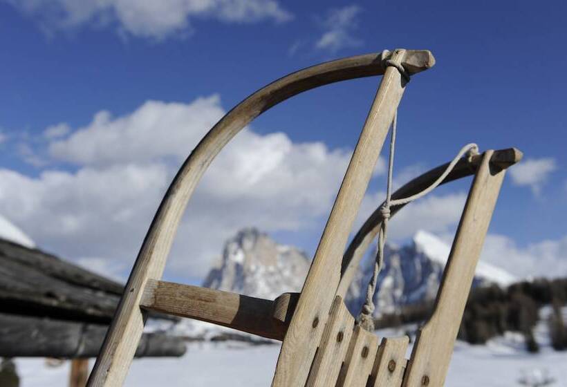 Отель Waldrast Dolomites