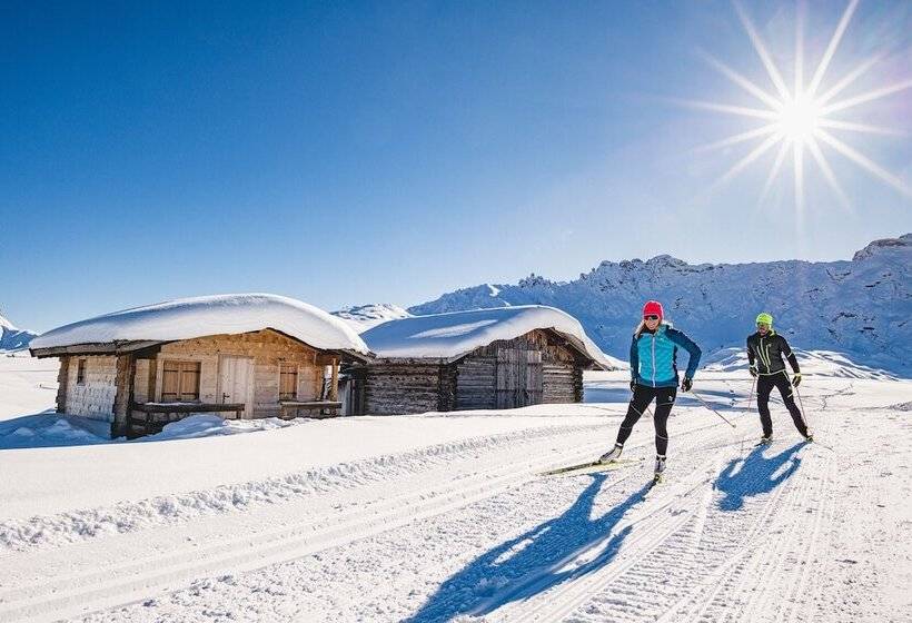 Отель Waldrast Dolomites