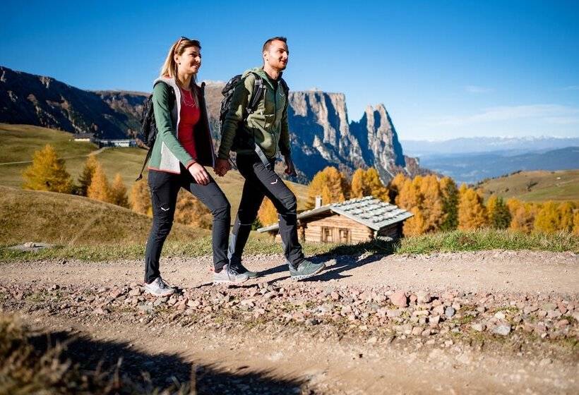 Отель Waldrast Dolomites