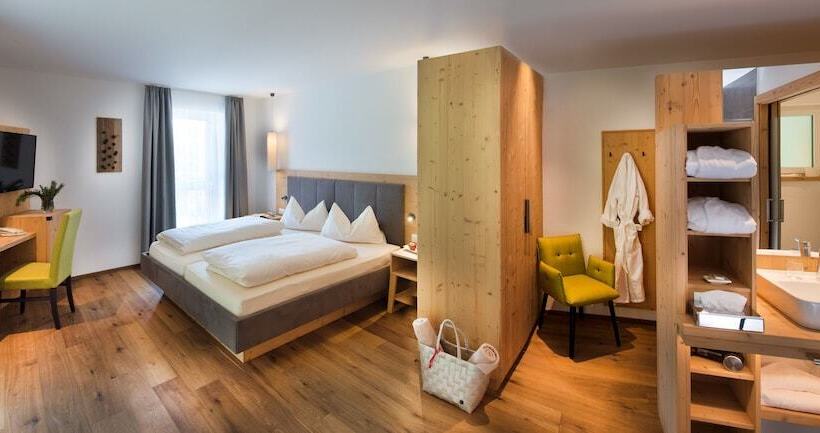 Отель Waldrast Dolomites