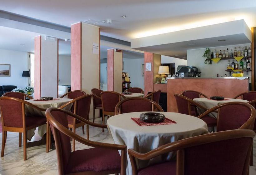 إقامة Coccodrillo Hotel & Apartments