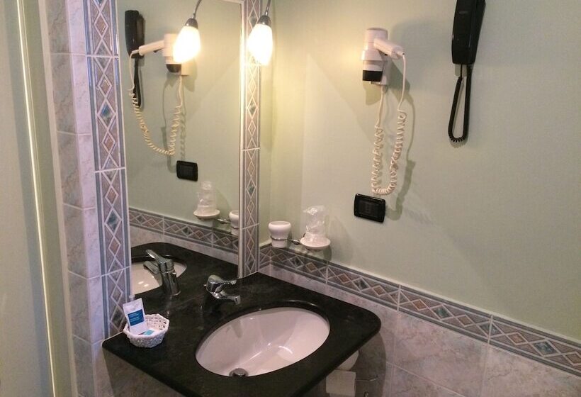 إقامة Coccodrillo Hotel & Apartments