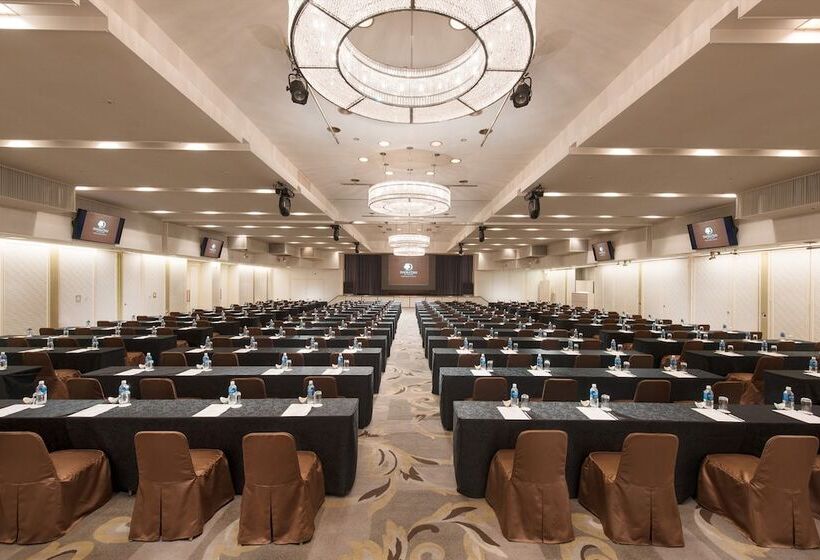 Doubletree By Hilton Hotel Naha Shuri Castle