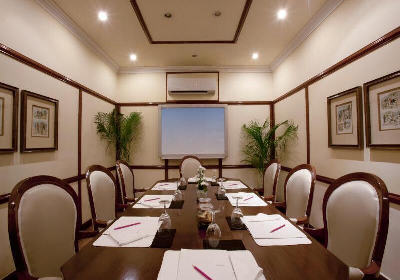 Отель Ambassador, New Delhi   Ihcl Seleqtions