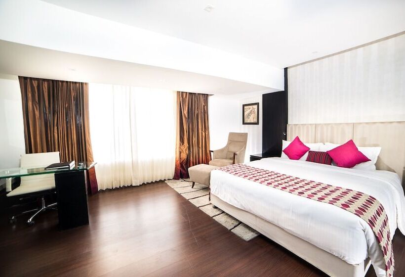 Clarion Hotel President