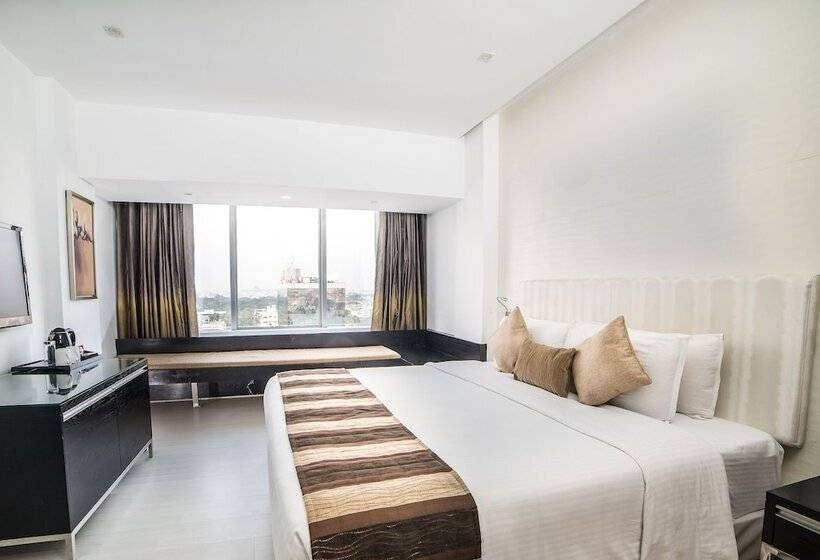 Clarion Hotel President