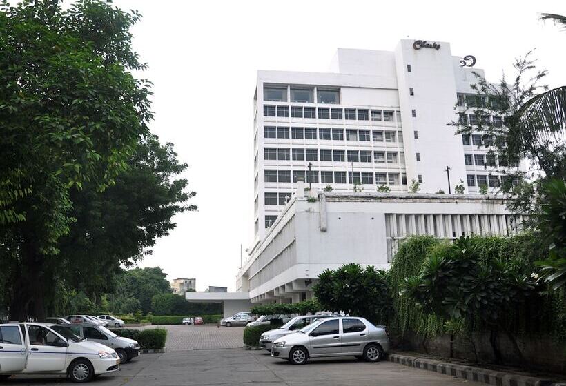 ホテル Clarks Avadh