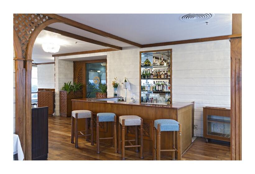 ホテル Clarks Avadh