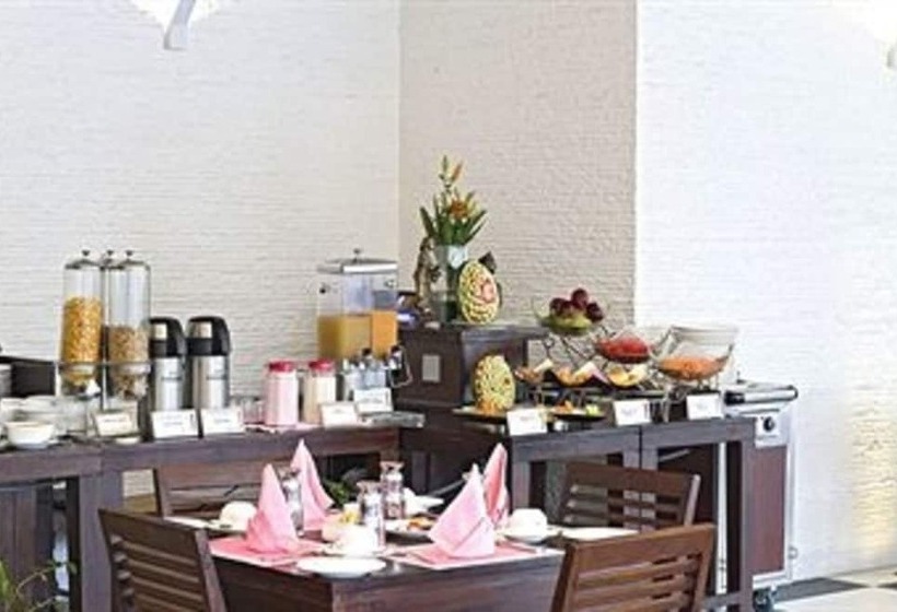 ホテル Clarks Avadh