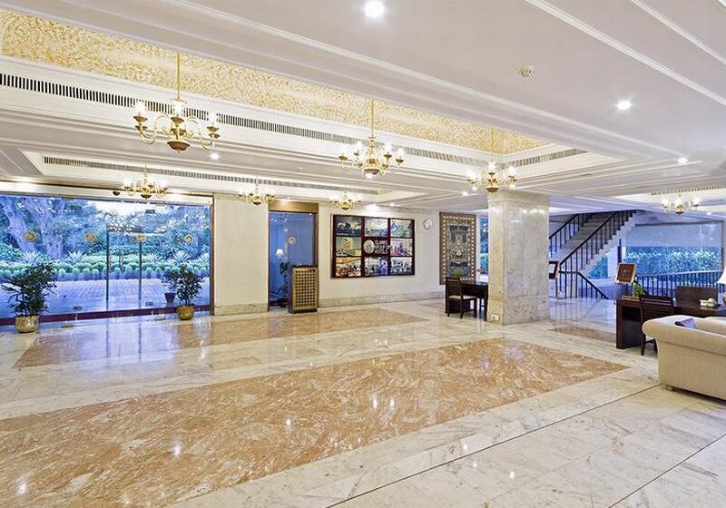 ホテル Clarks Avadh