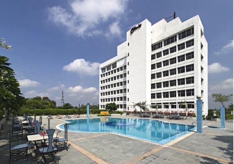 ホテル Clarks Avadh