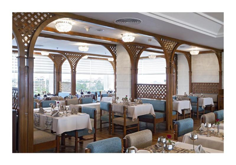 ホテル Clarks Avadh