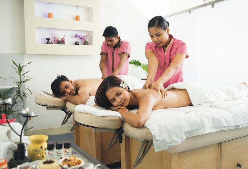 هتل Clarks Shiraz