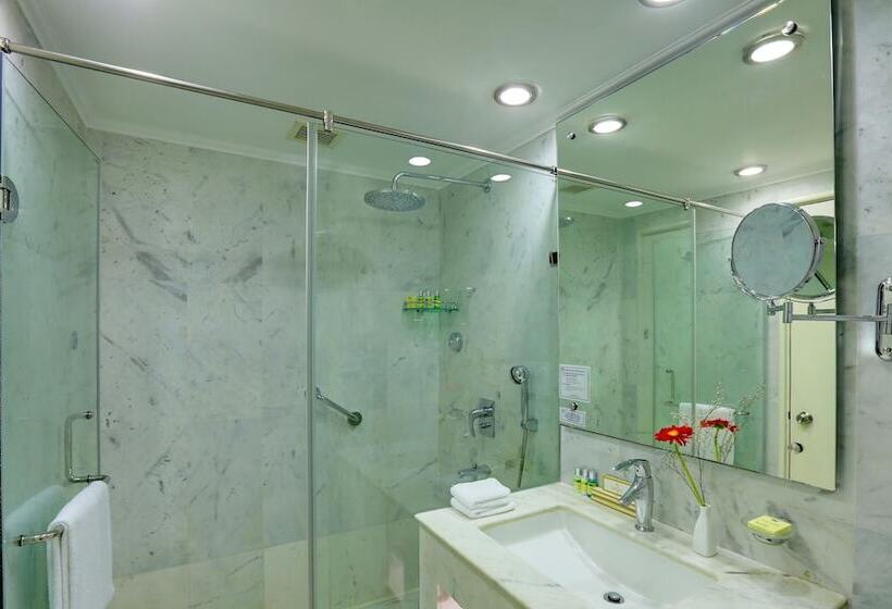 هتل Clarks Shiraz