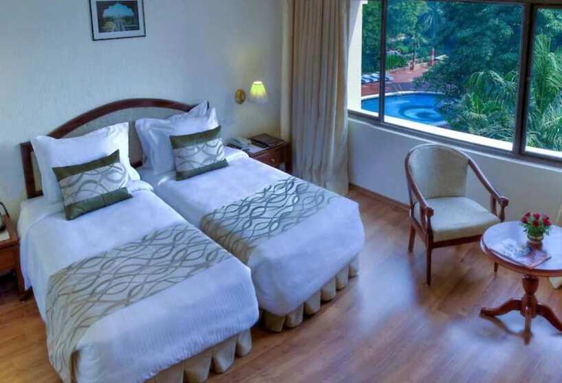 هتل Clarks Shiraz