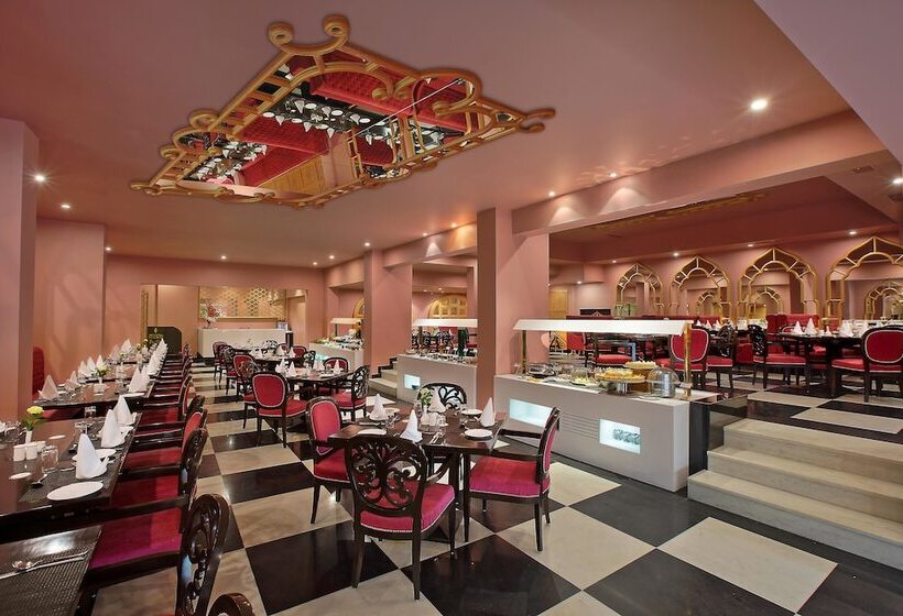 هتل Clarks Shiraz