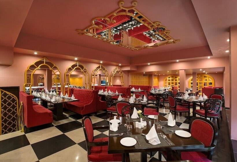 هتل Clarks Shiraz