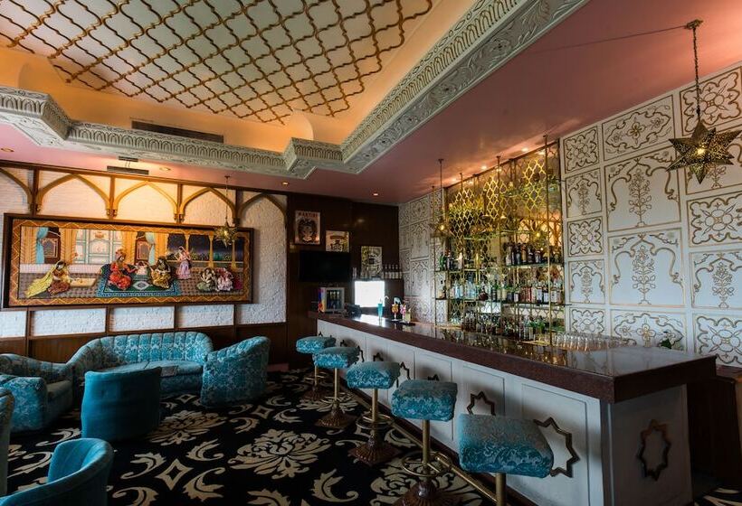 هتل Clarks Shiraz