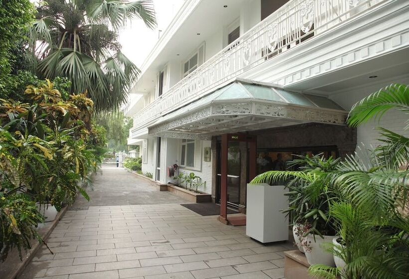 Отель Diplomat, Chanakyapuri New Delhi A Boutique