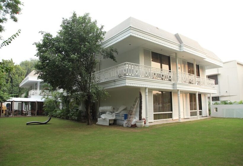 Отель Diplomat, Chanakyapuri New Delhi A Boutique