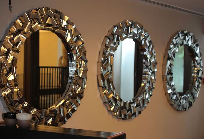 Отель Diplomat, Chanakyapuri New Delhi A Boutique