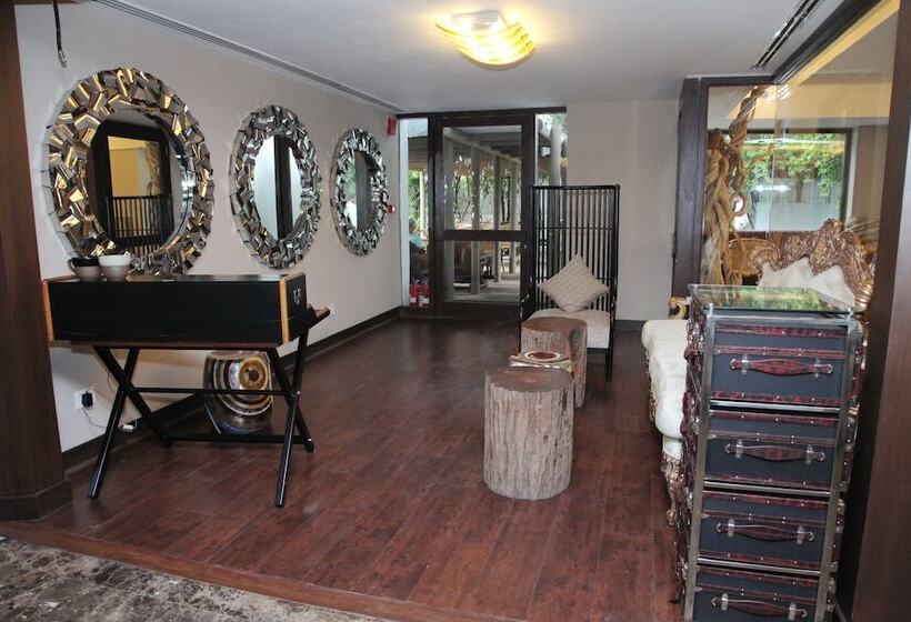 Отель Diplomat, Chanakyapuri New Delhi A Boutique