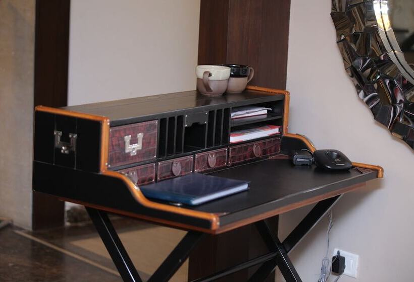 Отель Diplomat, Chanakyapuri New Delhi A Boutique