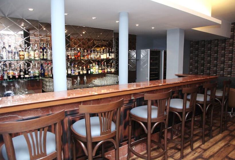 Отель Diplomat, Chanakyapuri New Delhi A Boutique