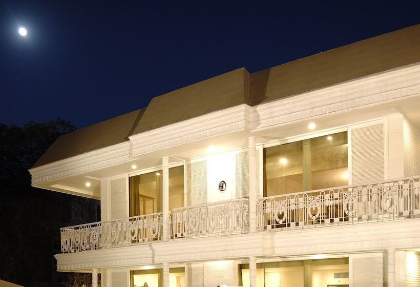 Отель Diplomat, Chanakyapuri New Delhi A Boutique