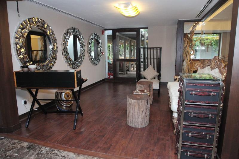 Отель Diplomat, Chanakyapuri New Delhi A Boutique