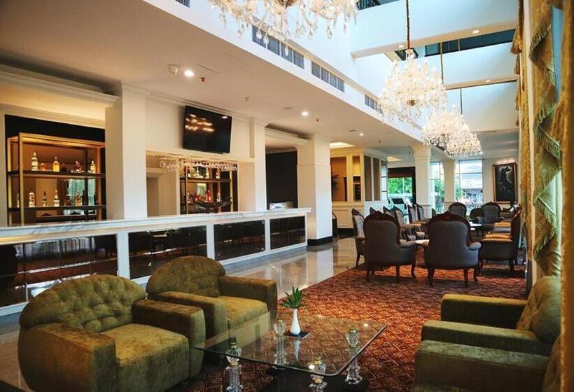 בית מלון כפרי Grand Mahkota