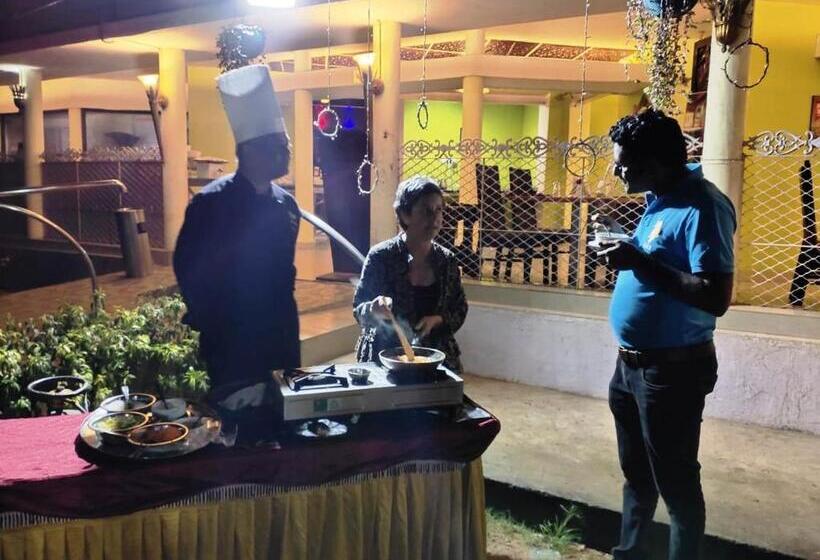 בית מלון כפרי The Ashhok Hassan