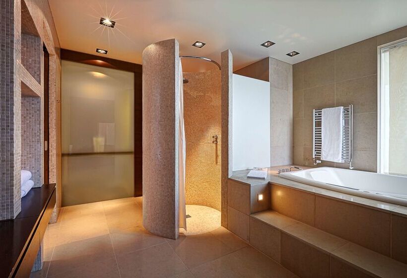 هتل Hilton Reykjavik Nordica