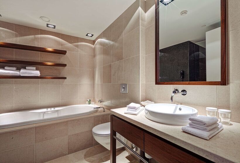 هتل Hilton Reykjavik Nordica