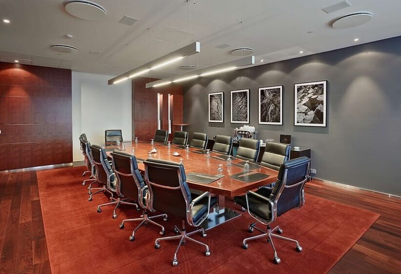 هتل Hilton Reykjavik Nordica