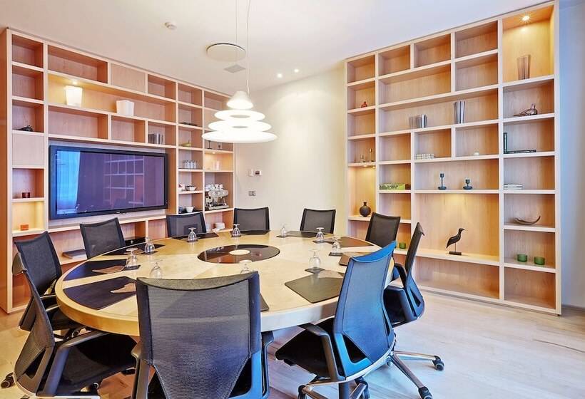 هتل Hilton Reykjavik Nordica