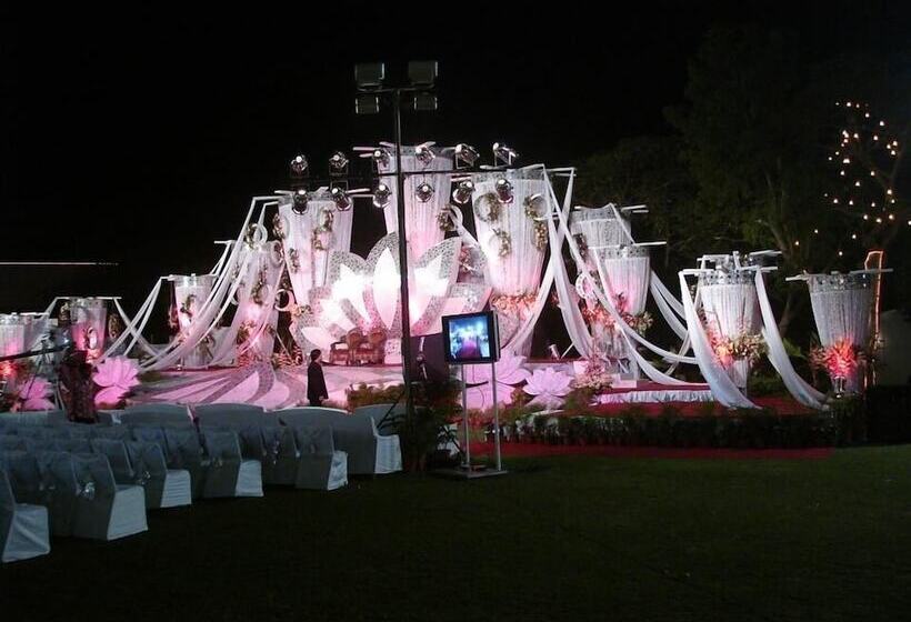 Отель Jaipur Ashok