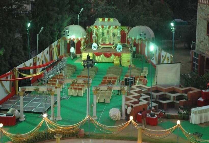 Отель Jaipur Ashok