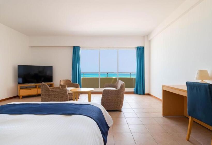 בית מלון כפרי En Resort Kumejima Eef Beach