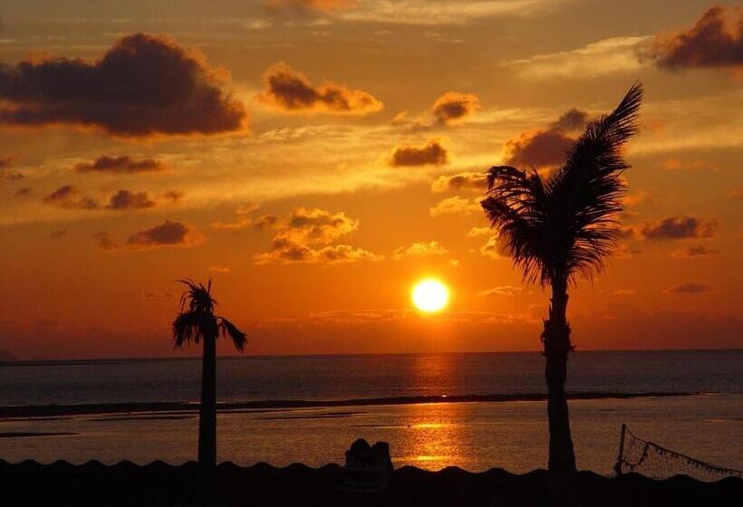 בית מלון כפרי En Resort Kumejima Eef Beach