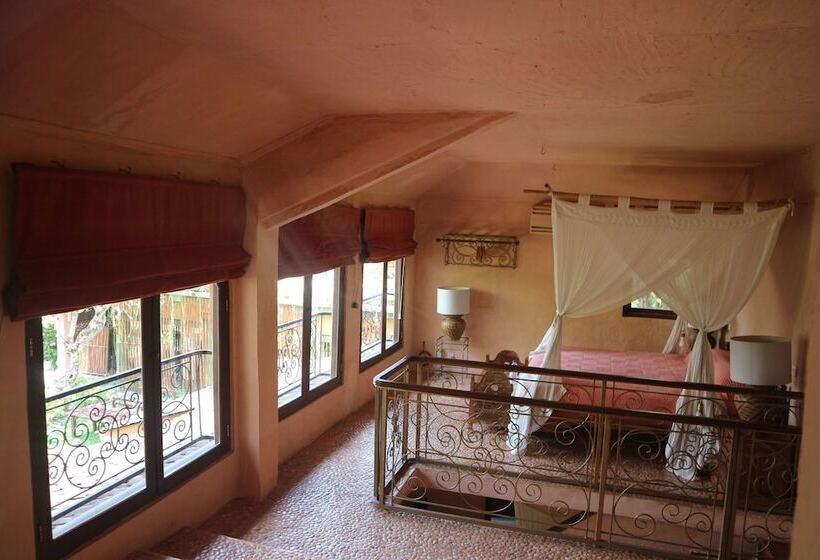 בית מלון כפרי La Taverna Suites