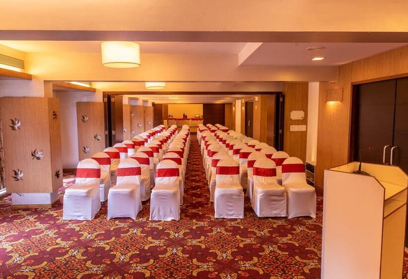 La Paz Gardens Beacon Hotel   Vasco Da Gama Goa