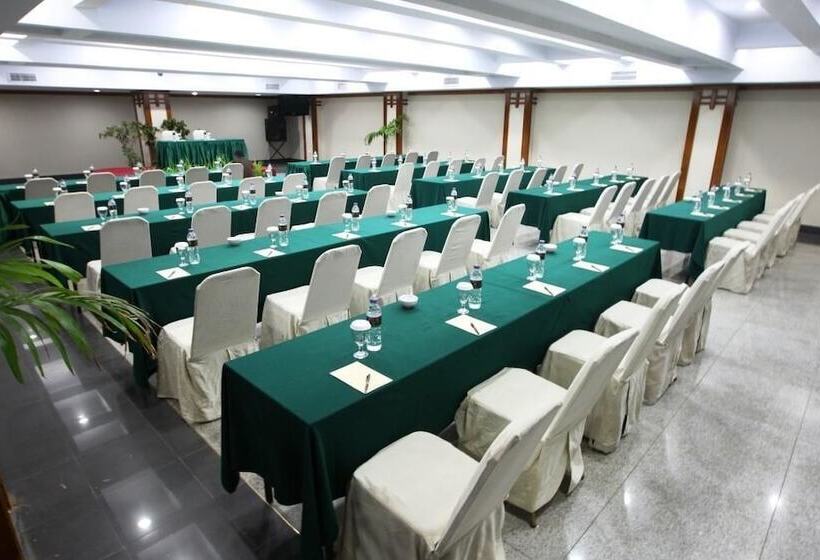 فندق Makassar Golden