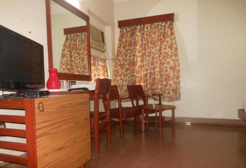 Отель New Woodlands