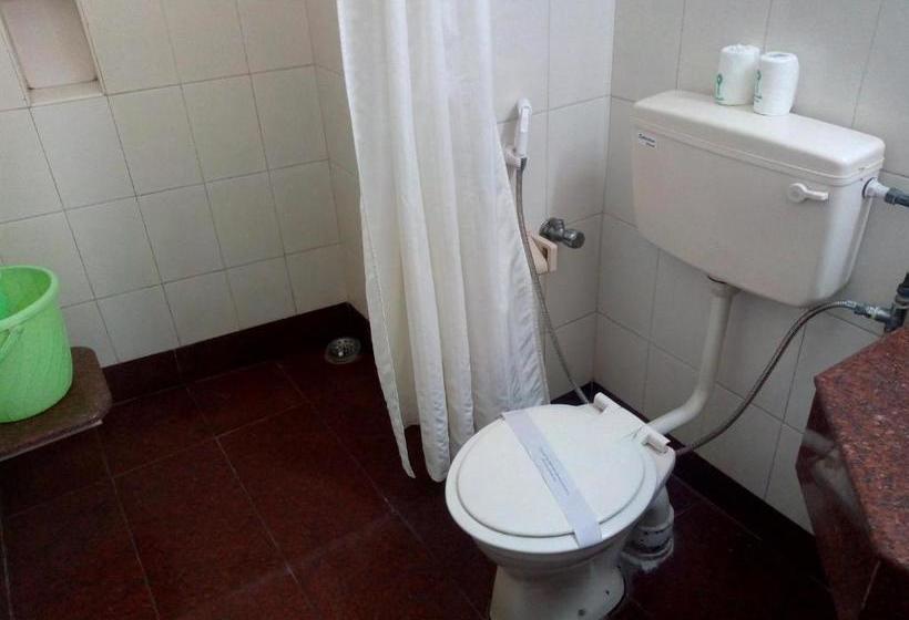 Отель New Woodlands