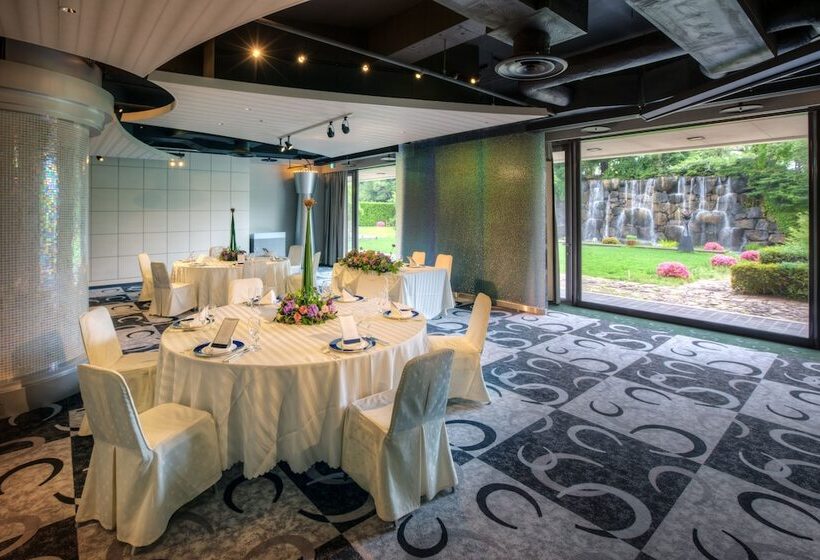 فندق Okayama International