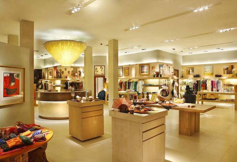 בית מלון כפרי Padma Resort Legian