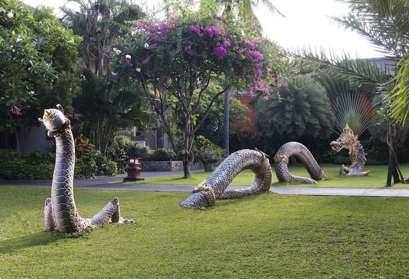 בית מלון כפרי Padma Resort Legian