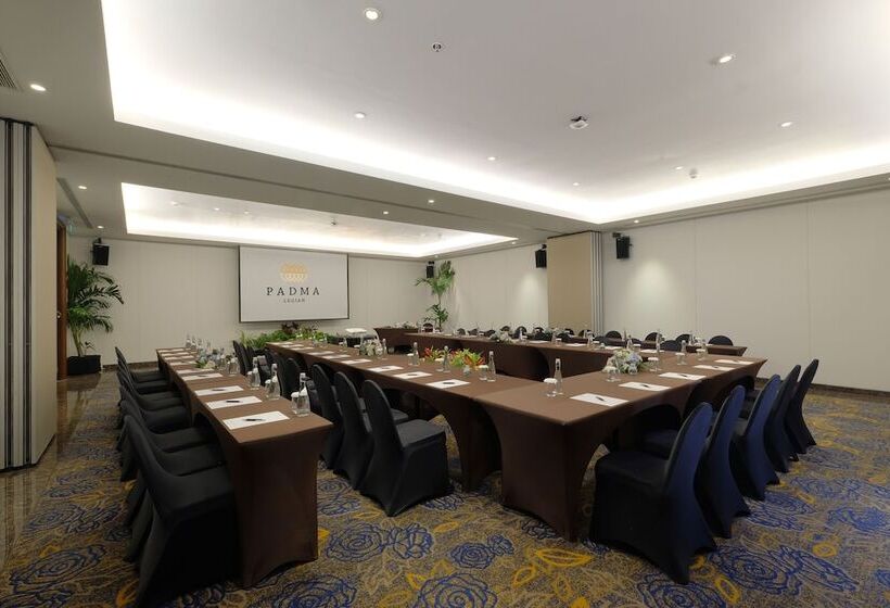 בית מלון כפרי Padma Resort Legian