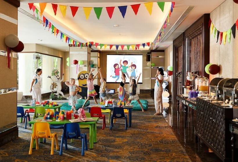 בית מלון כפרי Padma Resort Legian